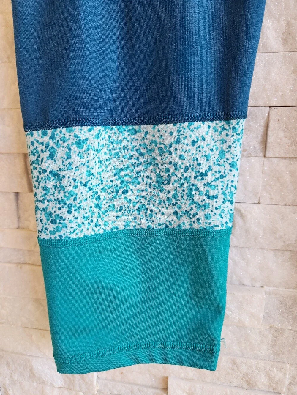 EUC Adidas Womens Climalite Capri Leggings Size M Blue Teal Speckled Colorblock